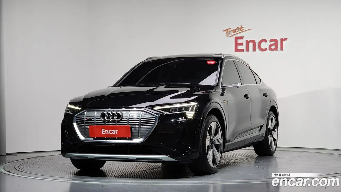 Audi e-tron — фото 1