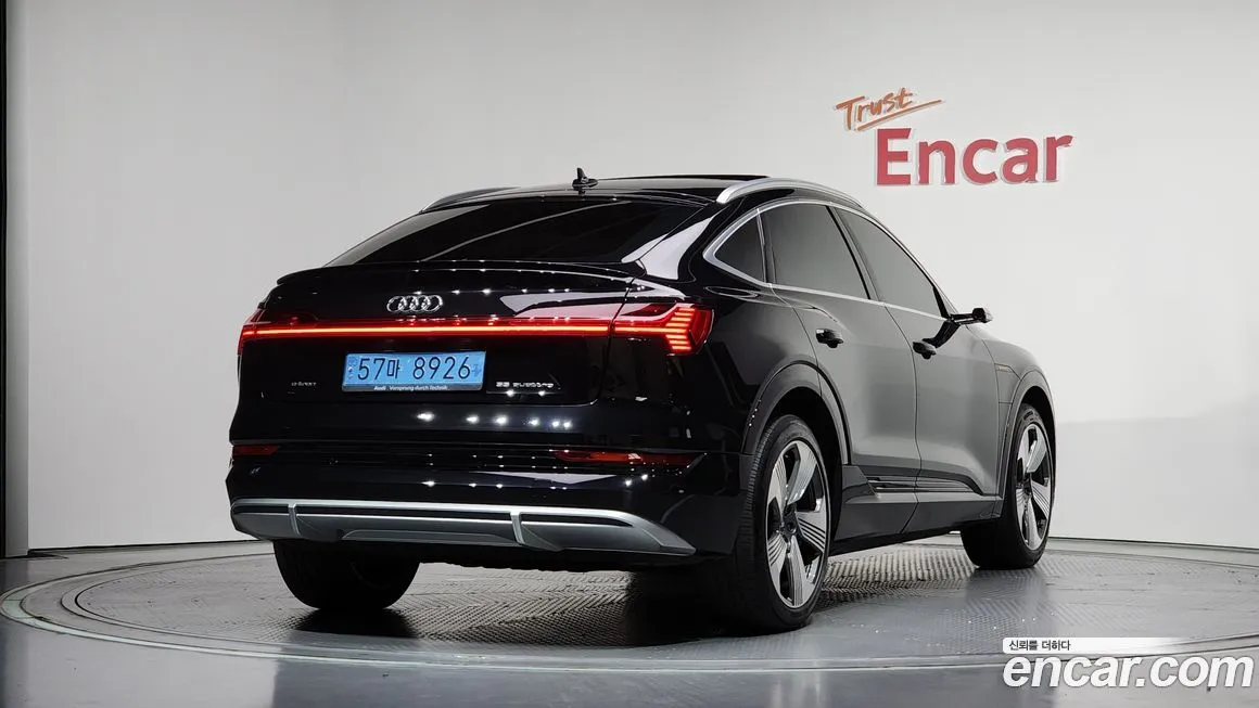 Audi e-tron — фото 5