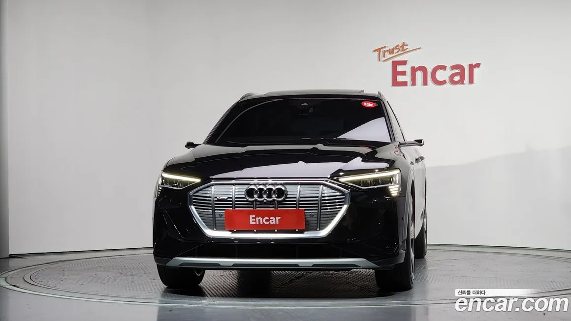 Audi e-tron — фото 4