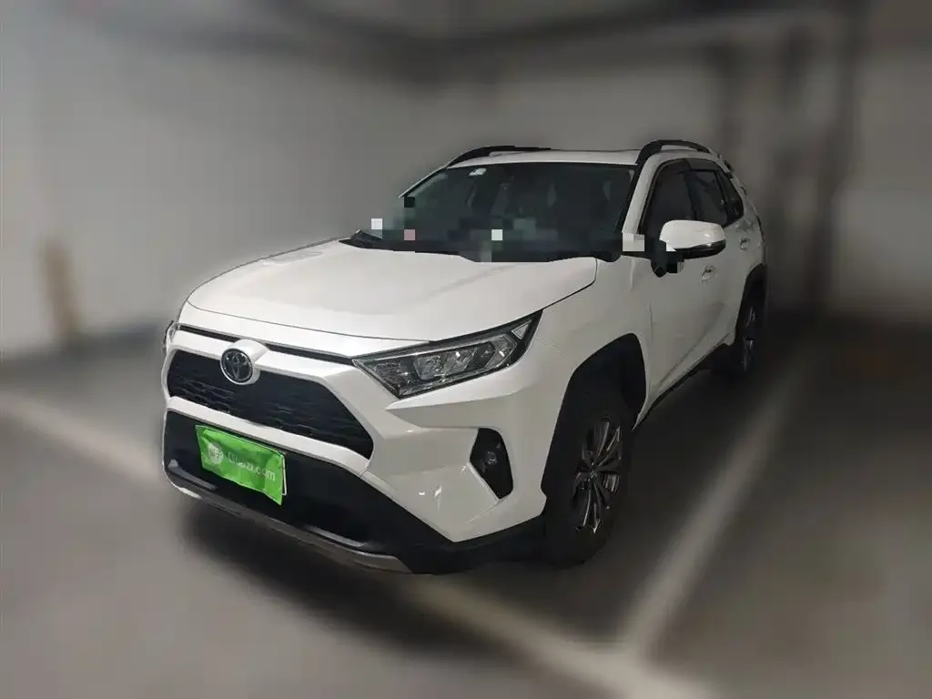 Toyota RAV4 — фото 1