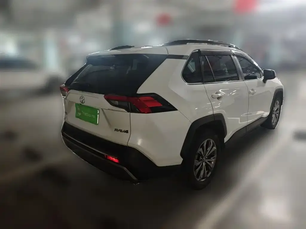 Toyota RAV4 — фото 5
