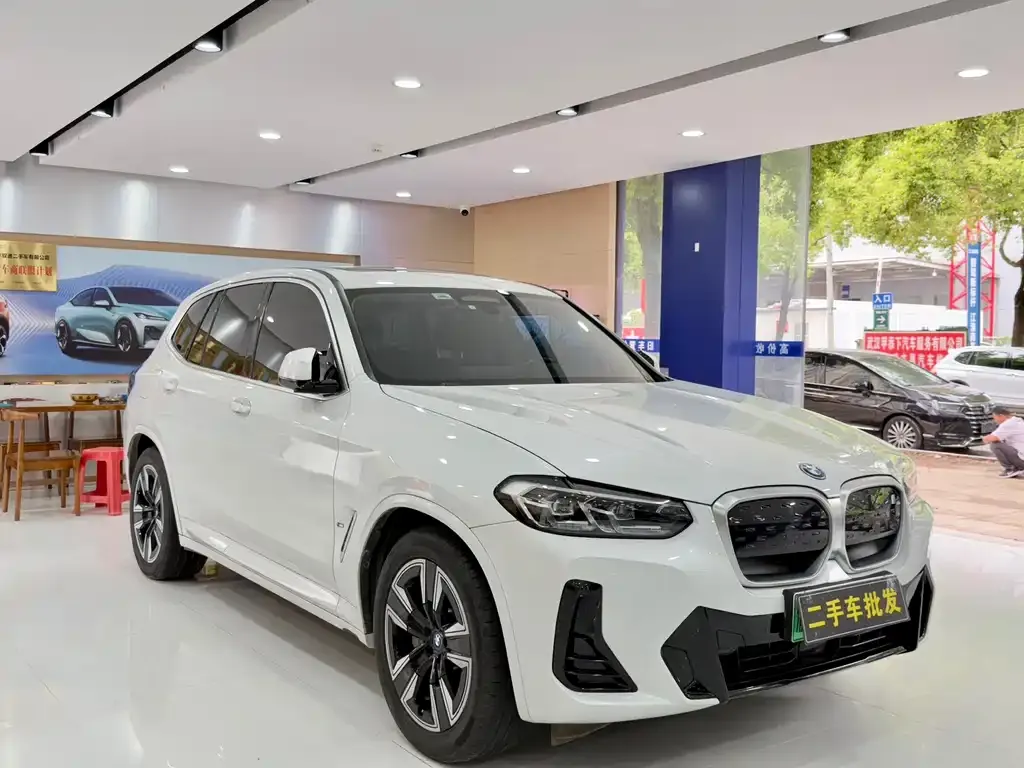 BMW iX3 — фото 2