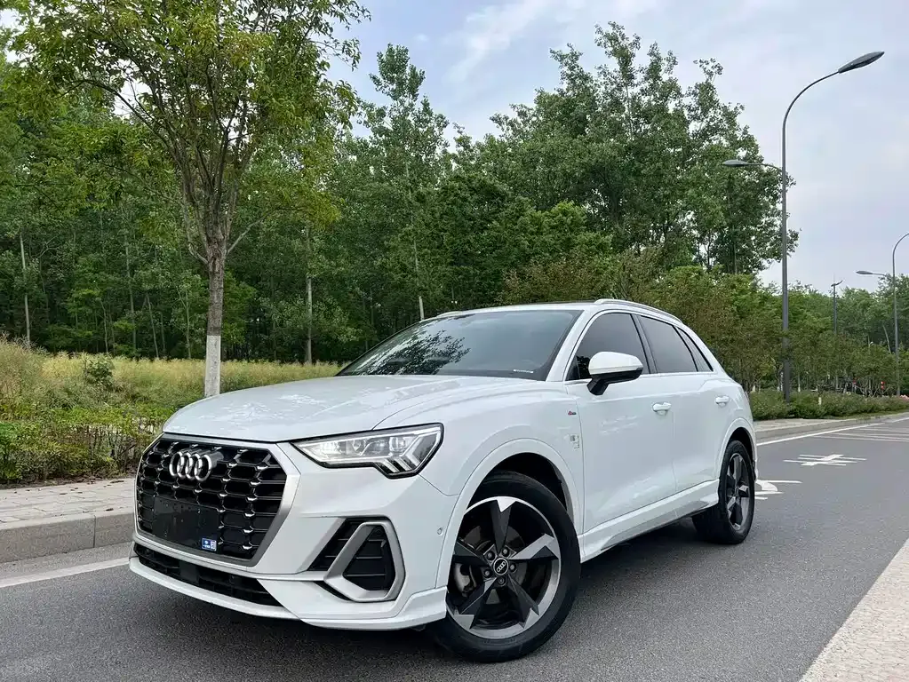 Audi Q3 — фото 1