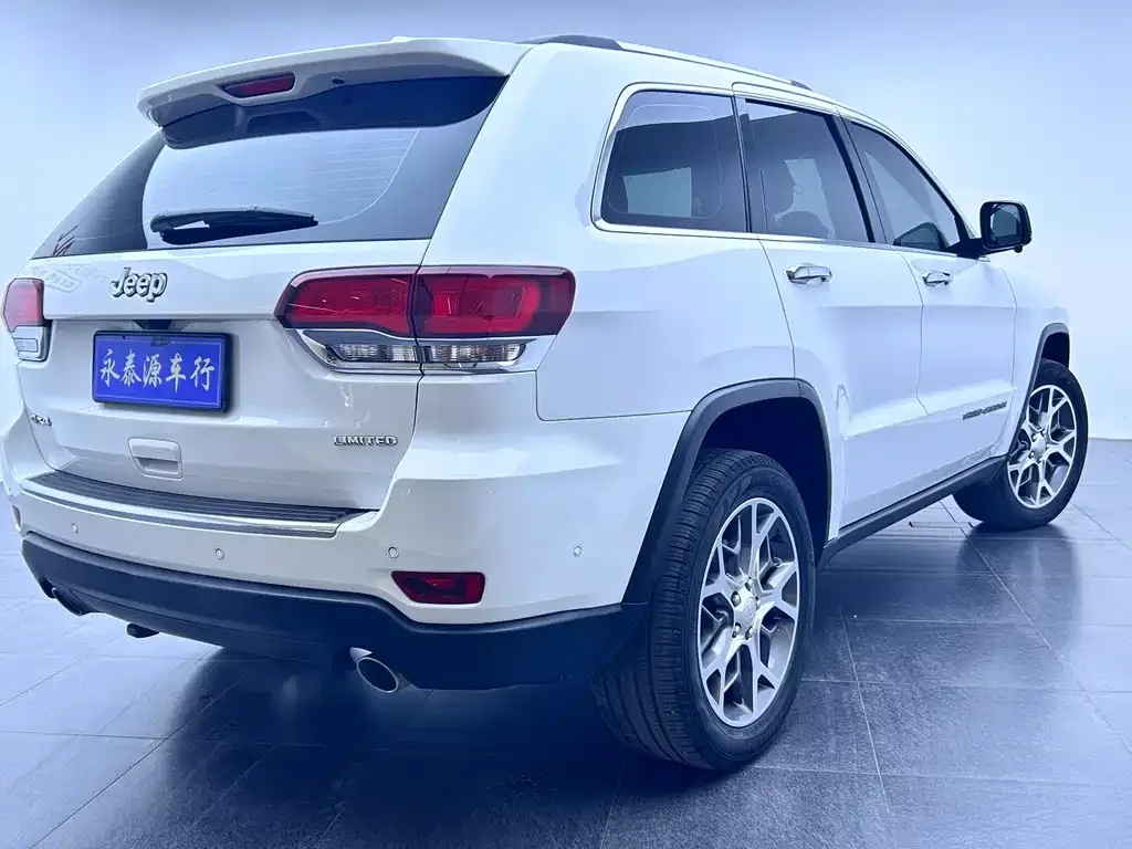 Jeep Grand Cherokee (Import) — фото 10