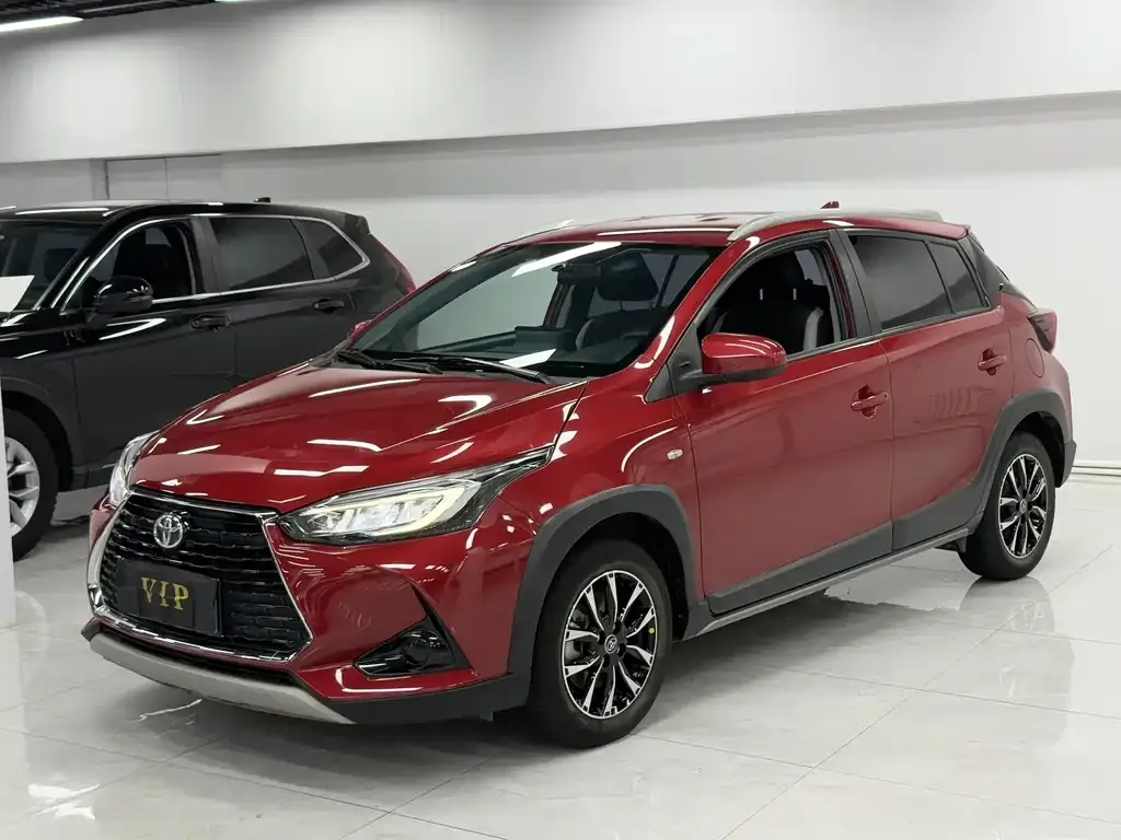 Toyota Yaris L — фото 1