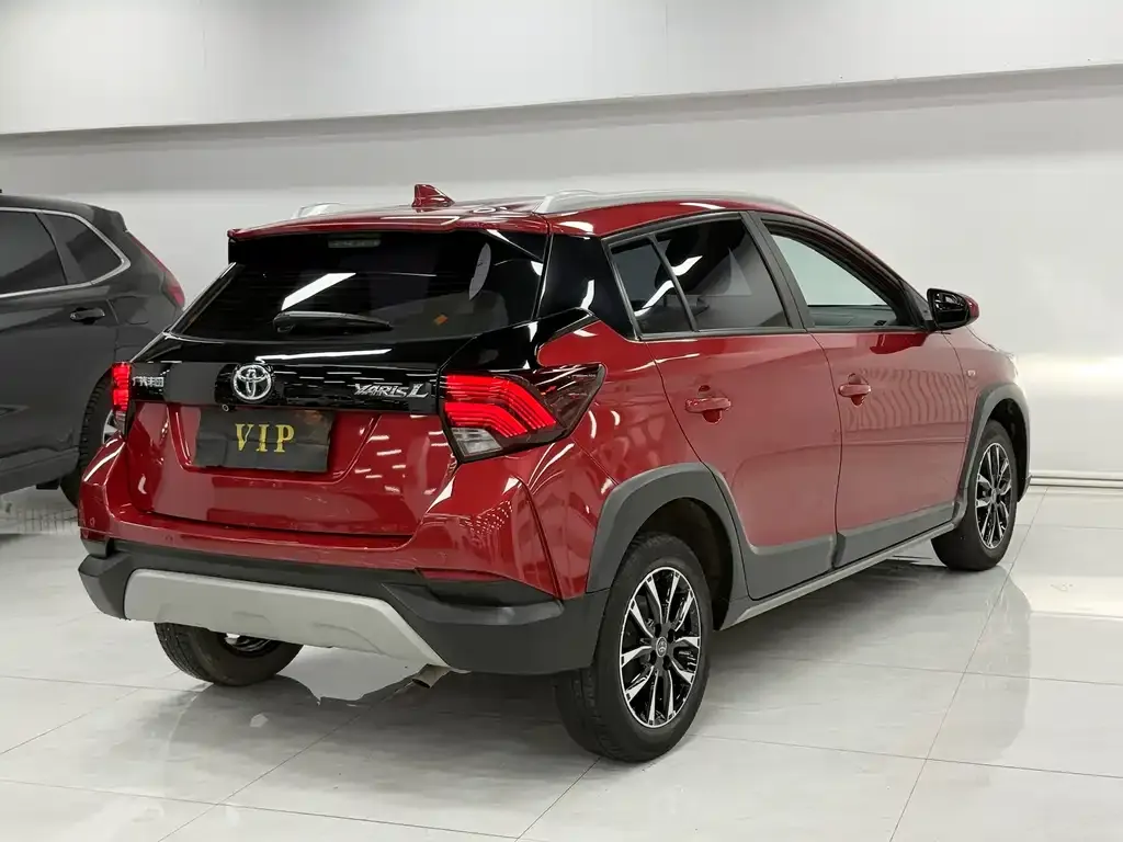 Toyota Yaris L — фото 2