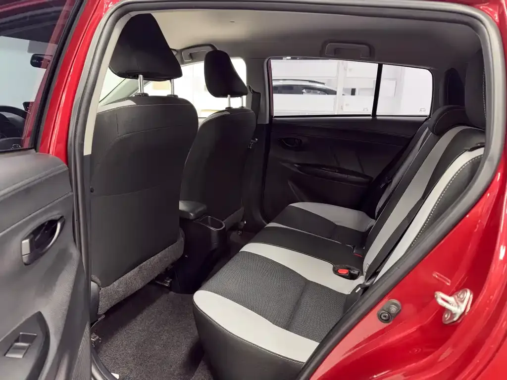 Toyota Yaris L — фото 7