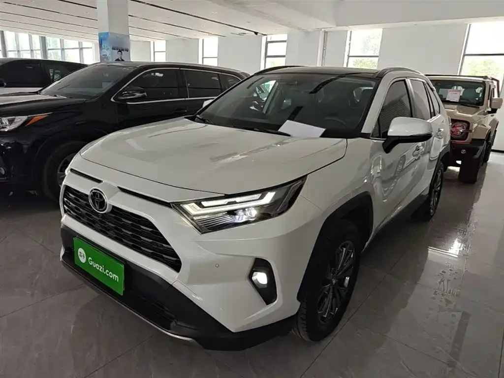 Toyota RAV4 — фото 1