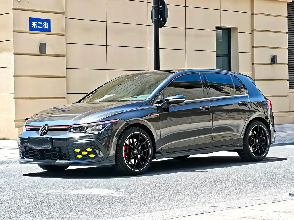 Volkswagen Golf GTI — фото 1