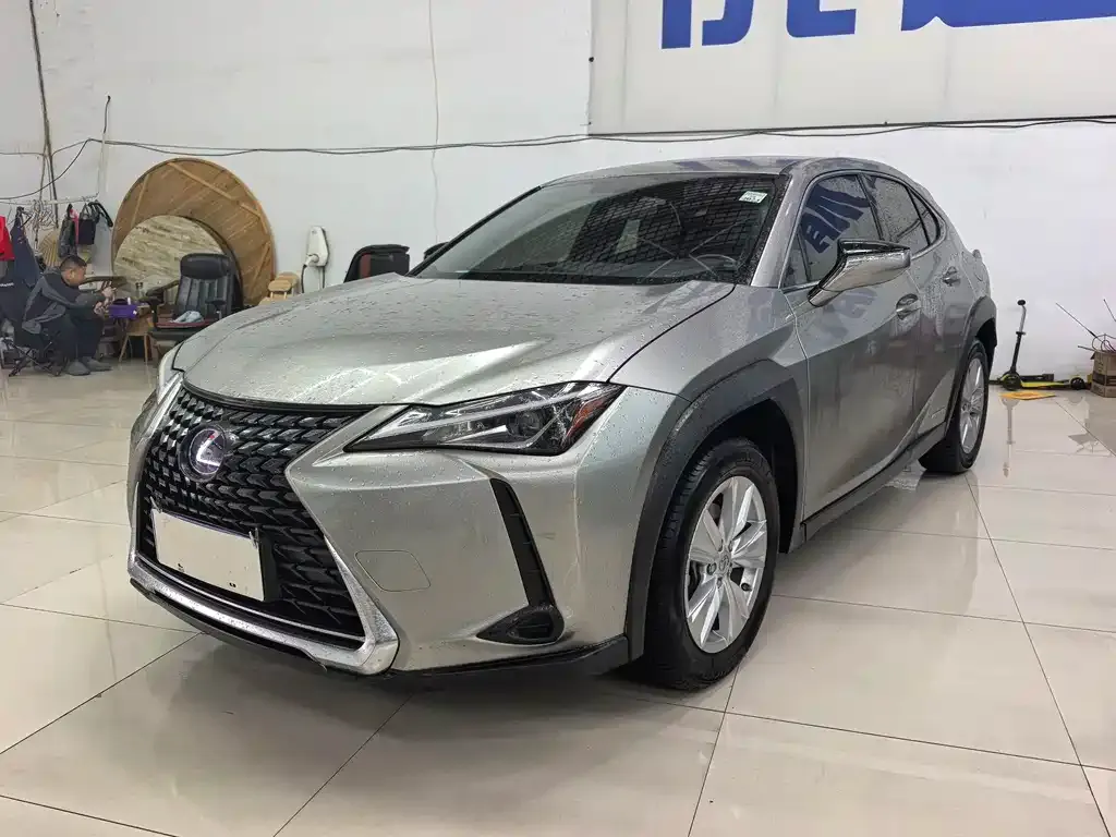 Lexus UX — фото 1