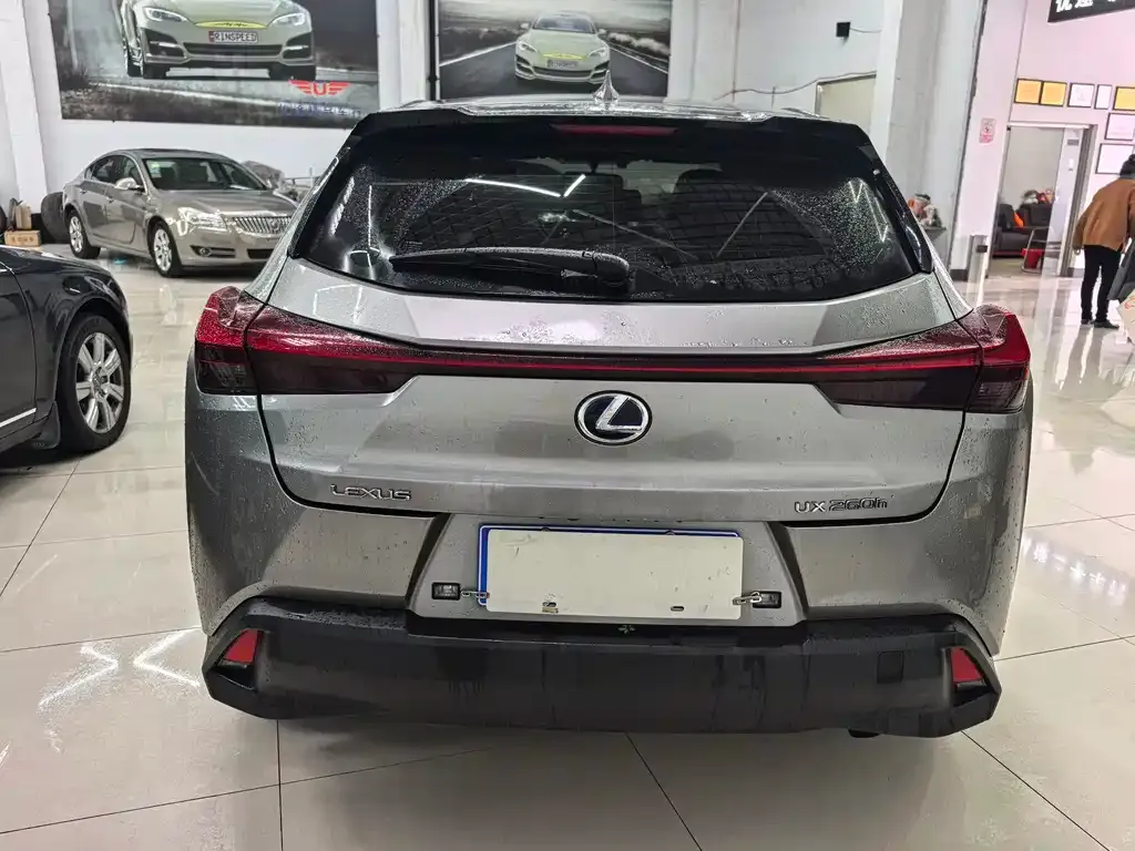 Lexus UX — фото 6