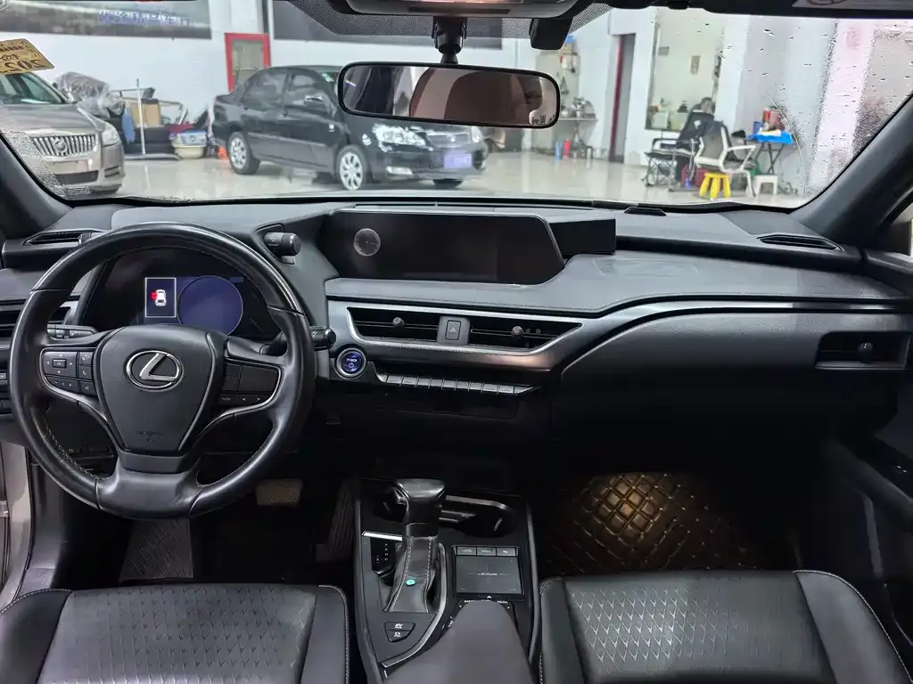 Lexus UX — фото 9