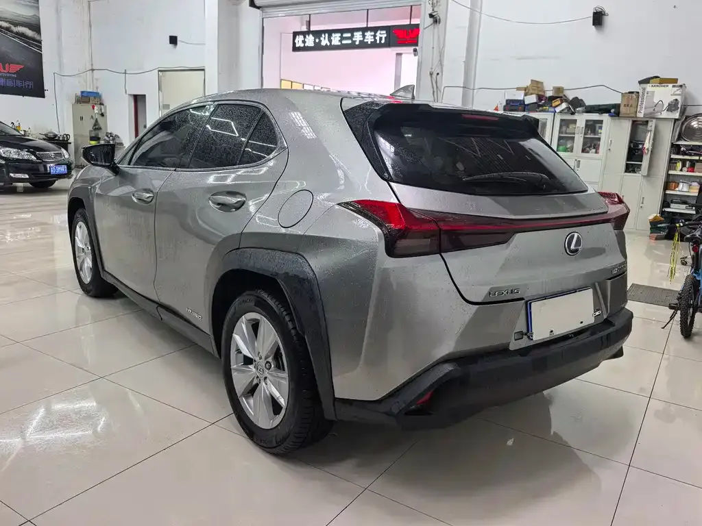 Lexus UX — фото 10