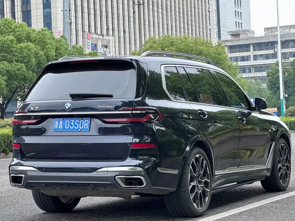 BMW X7 — фото 3