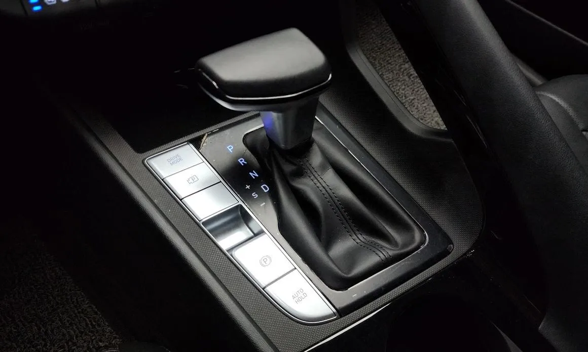 Hyundai AVANTE — фото 4