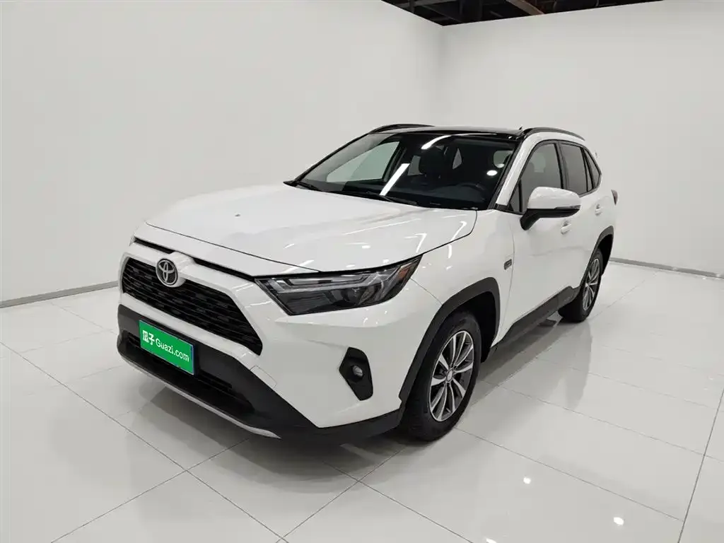 Toyota RAV4 — фото 1