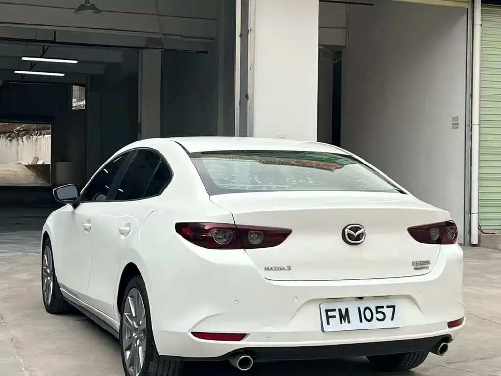 Mazda 3 Axela — фото 4