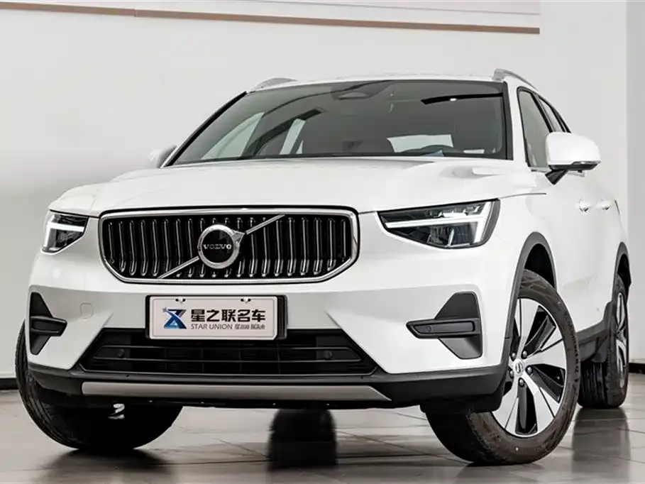 Volvo XC40 — фото 6