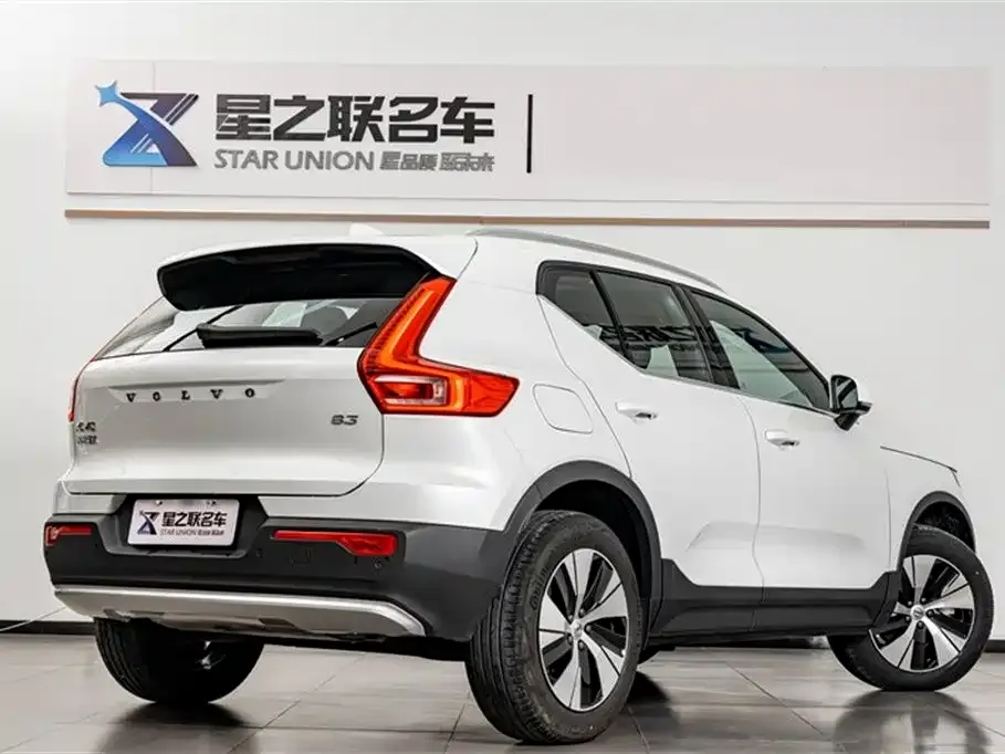 Volvo XC40 — фото 2