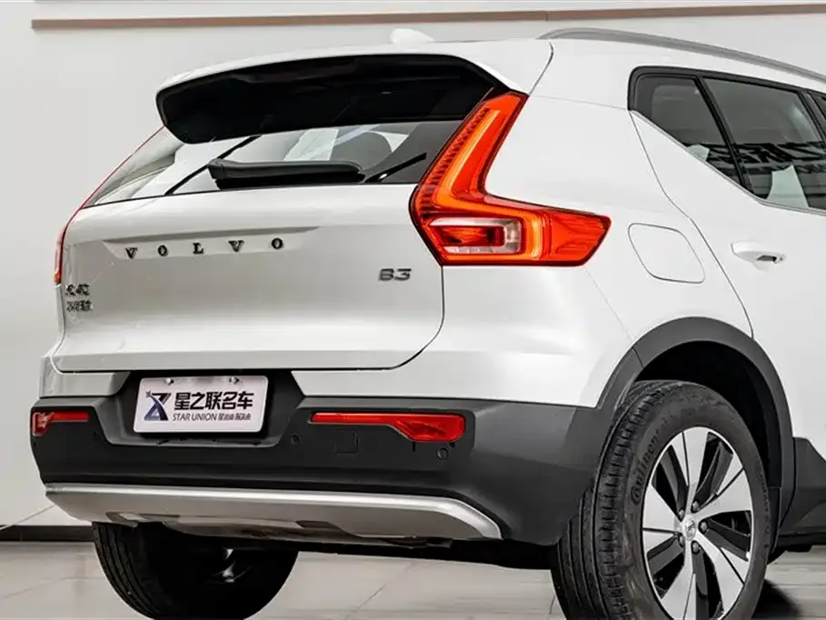 Volvo XC40 — фото 9