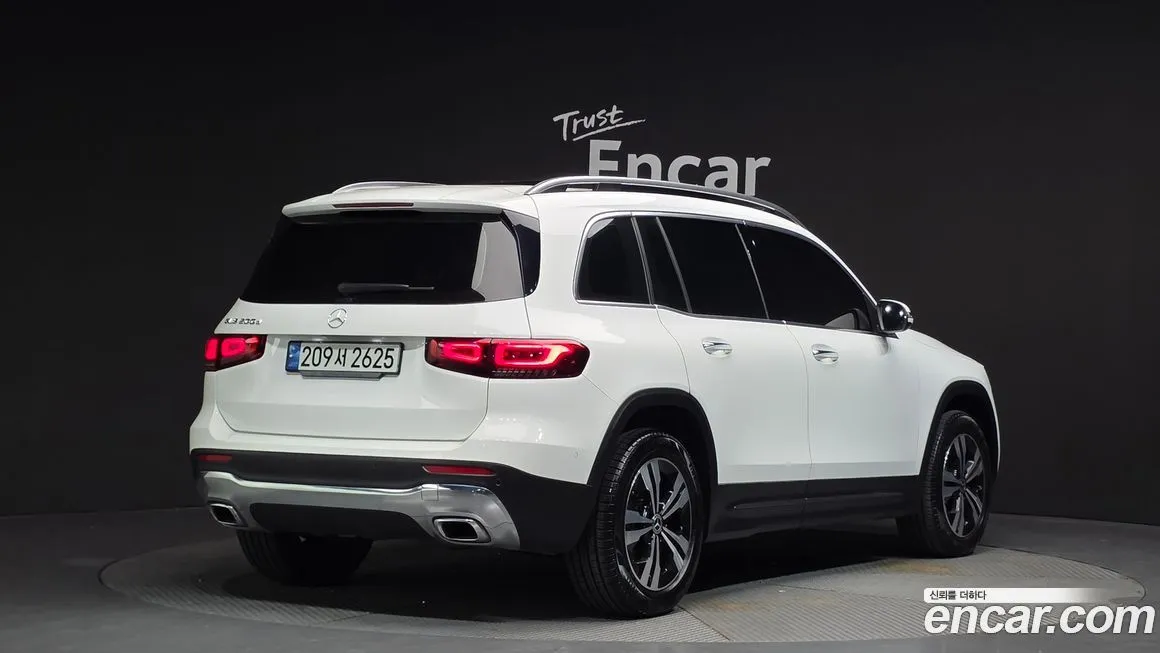Mercedes-Benz GLB-Class — фото 5