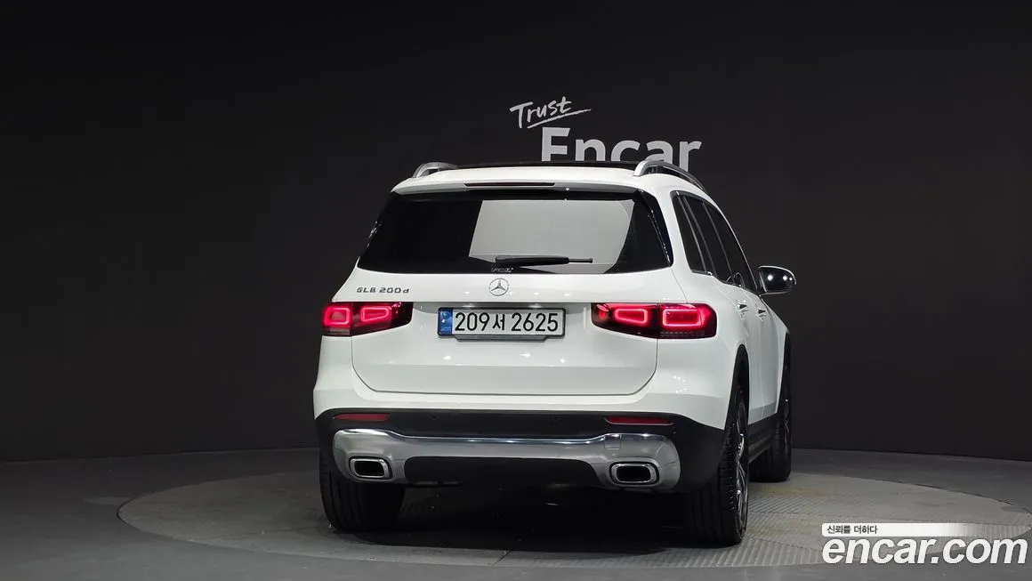 Mercedes-Benz GLB-Class — фото 2