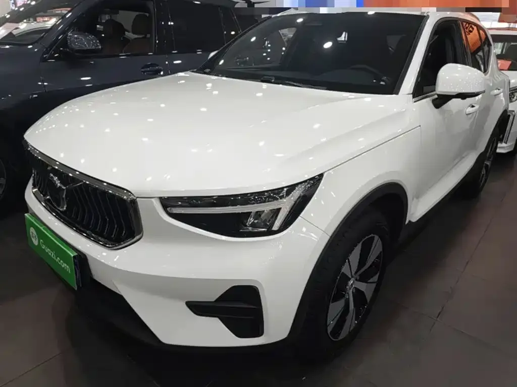 Volvo XC40 — фото 1