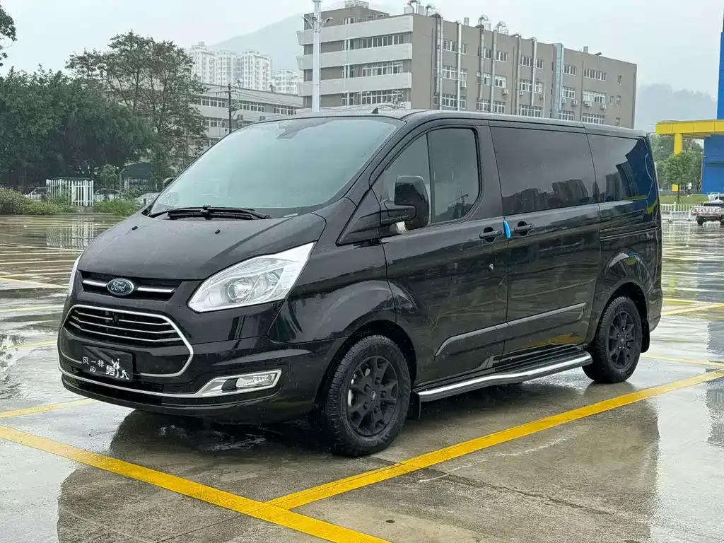 Ford Tourneo — фото 1