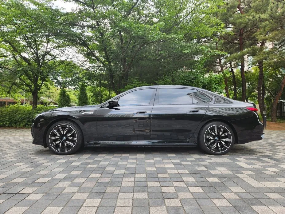 BMW i7 — фото 9