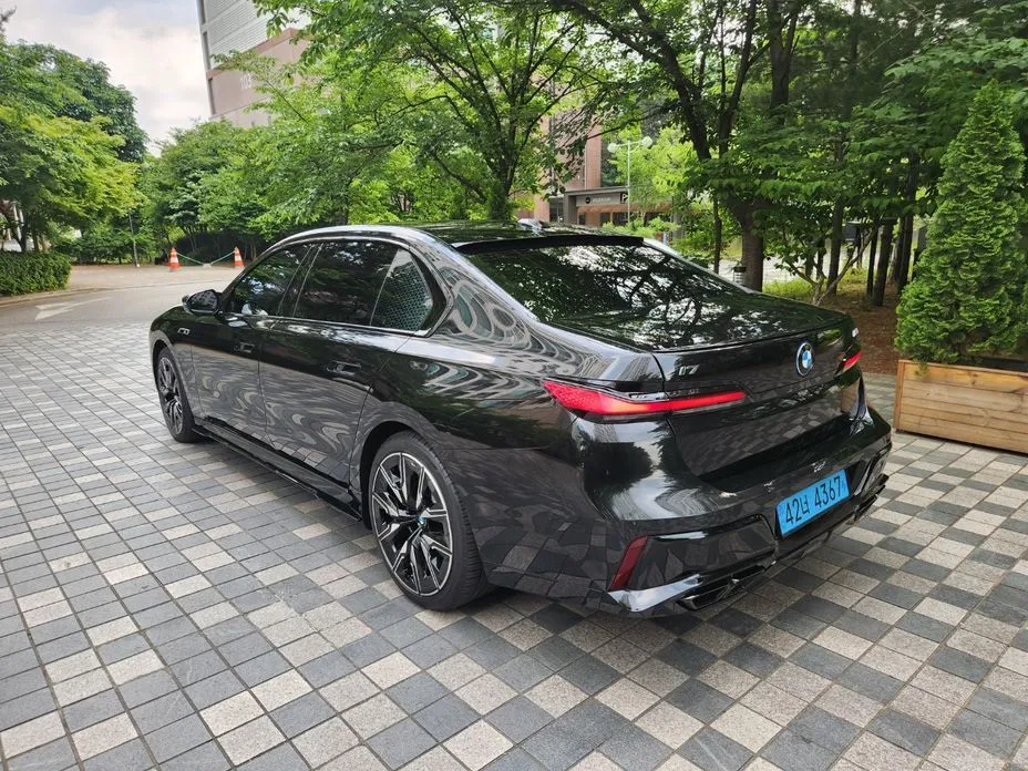 BMW i7 — фото 4