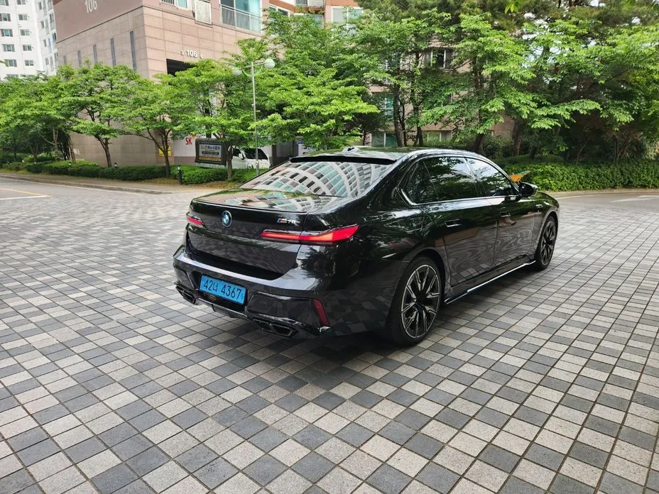 BMW i7 — фото 7
