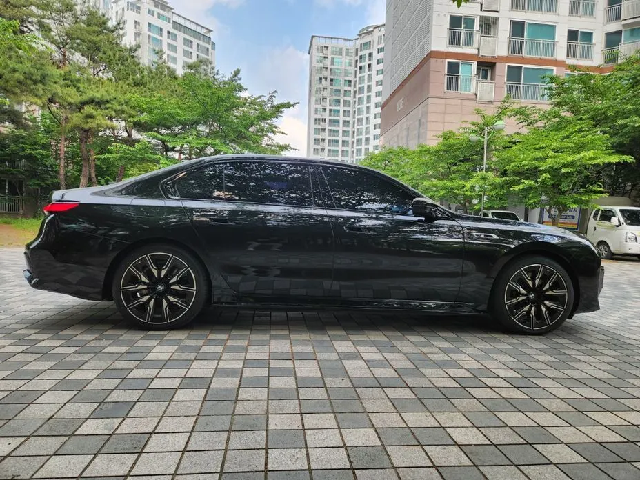 BMW i7 — фото 3