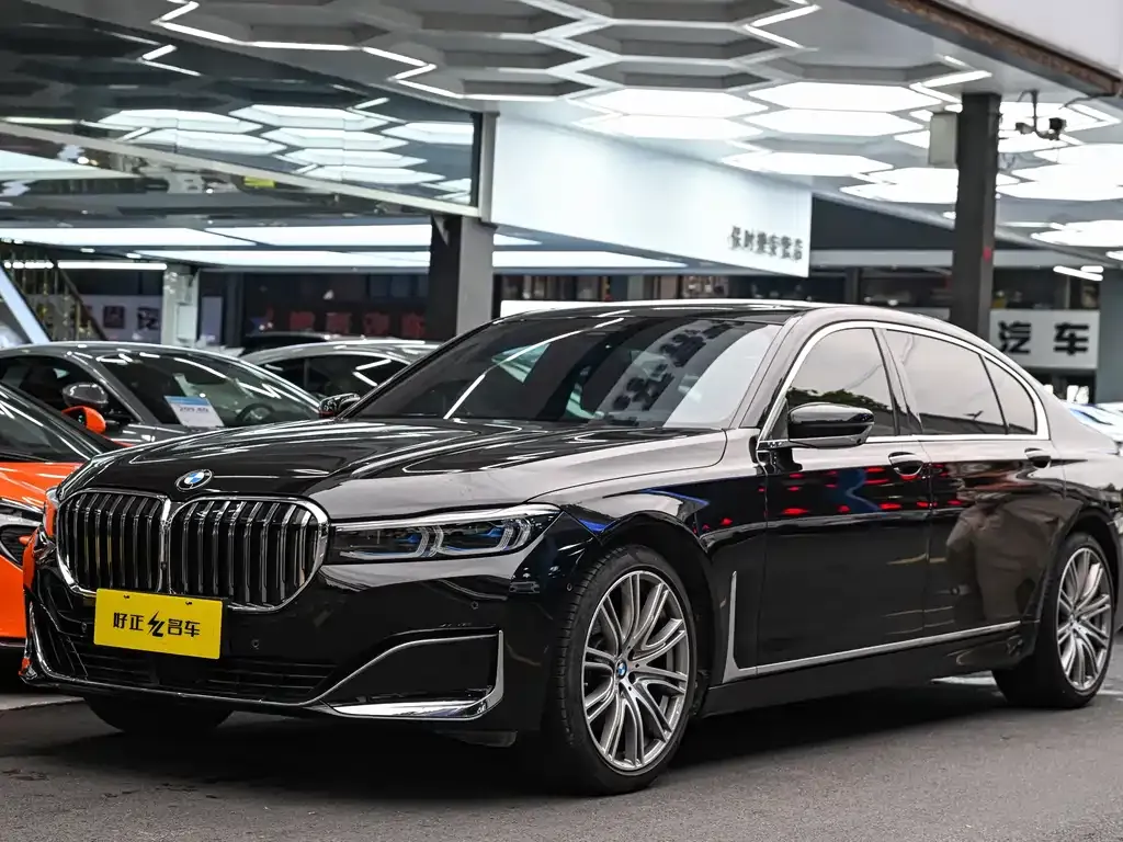 BMW 7 Series — фото 1