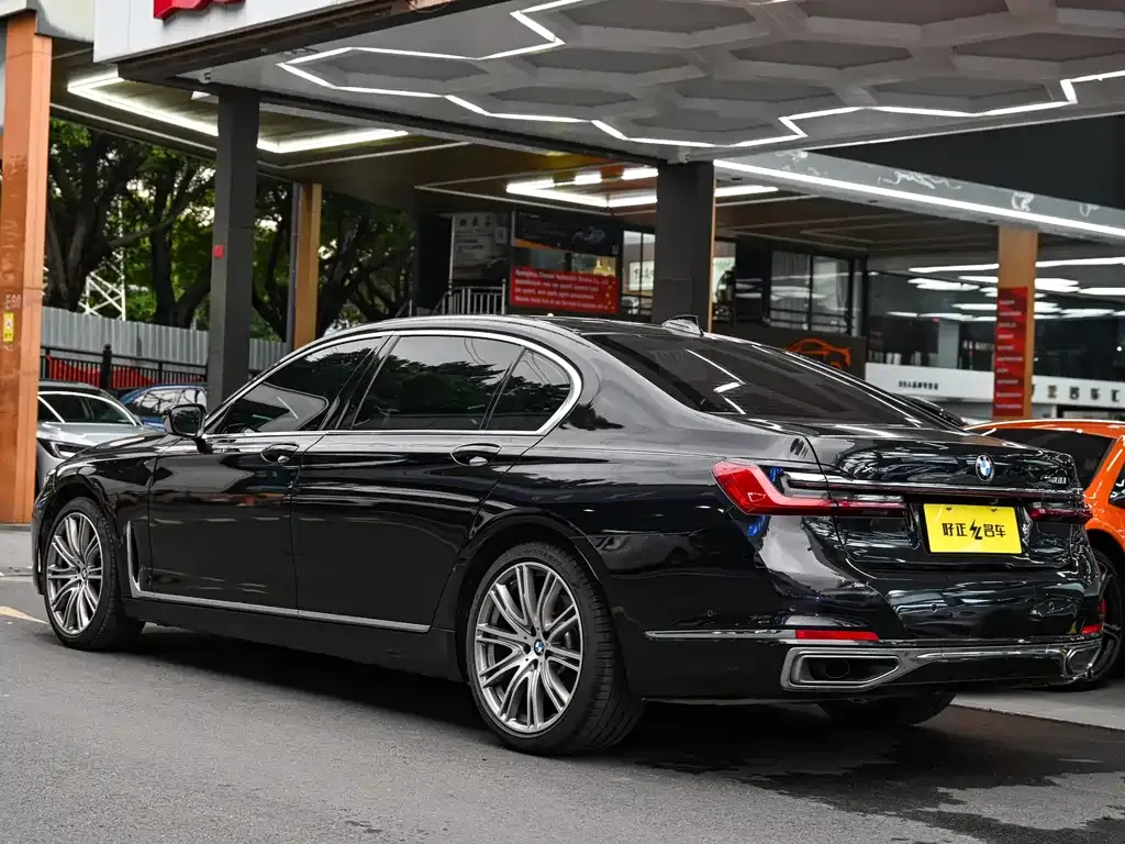 BMW 7 Series — фото 10
