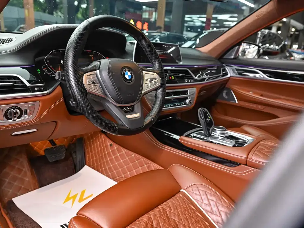 BMW 7 Series — фото 9