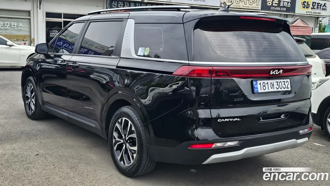 Kia Carnival — фото 10