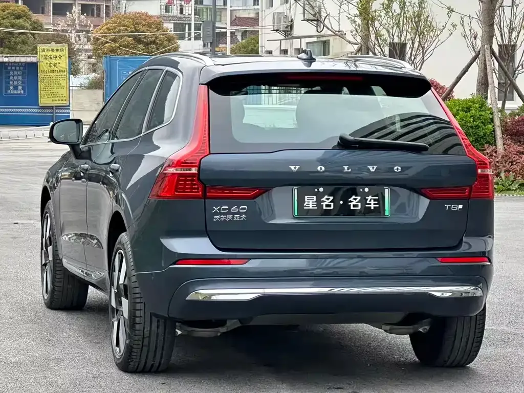 Volvo XC60 PHEV — фото 10