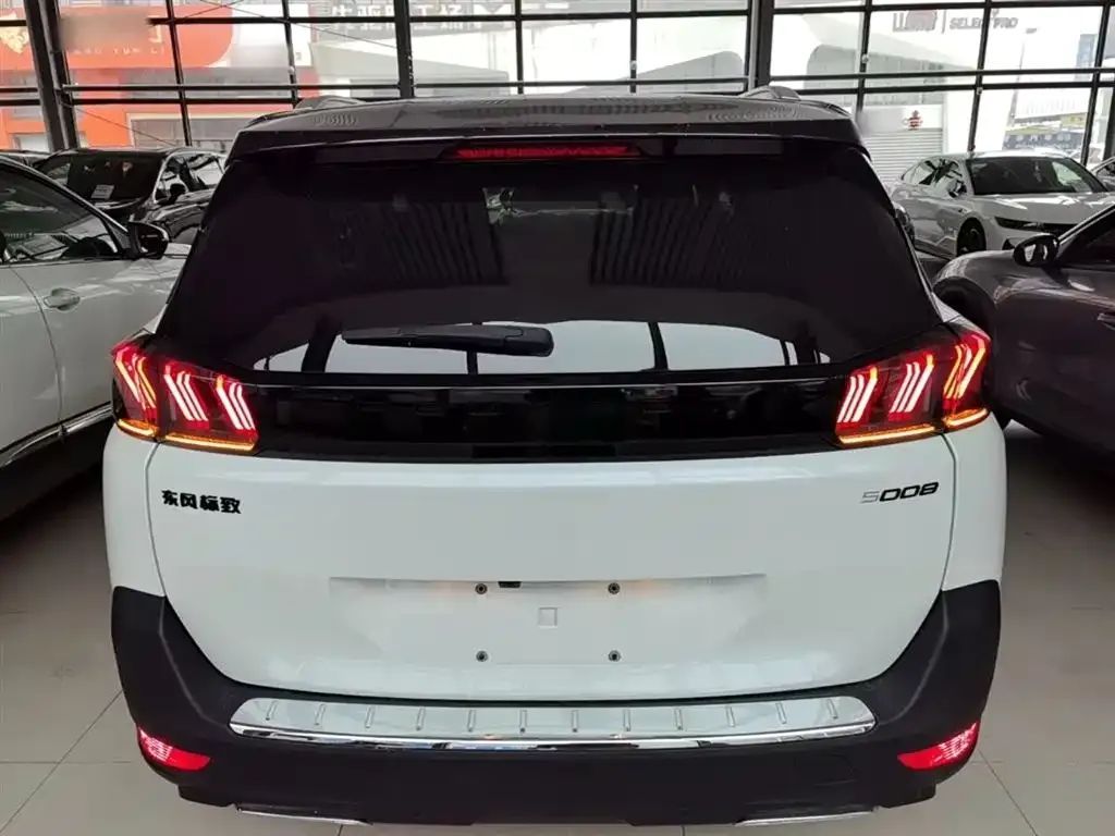 Peugeot 5008 — фото 6