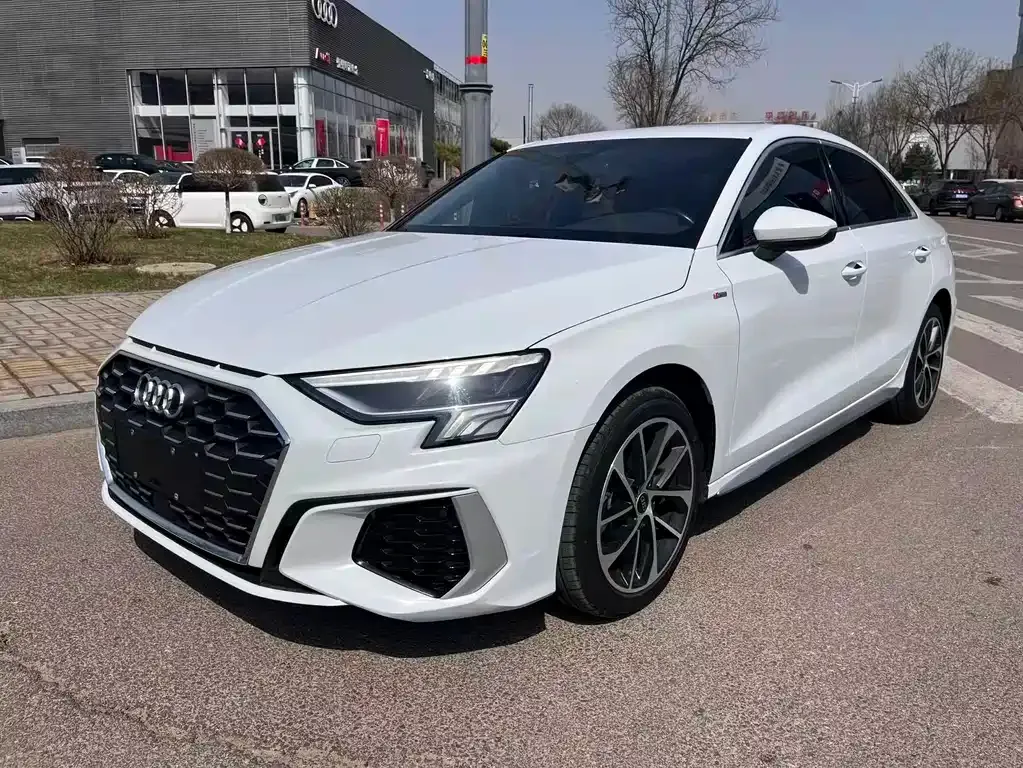 Audi A3 — фото 1