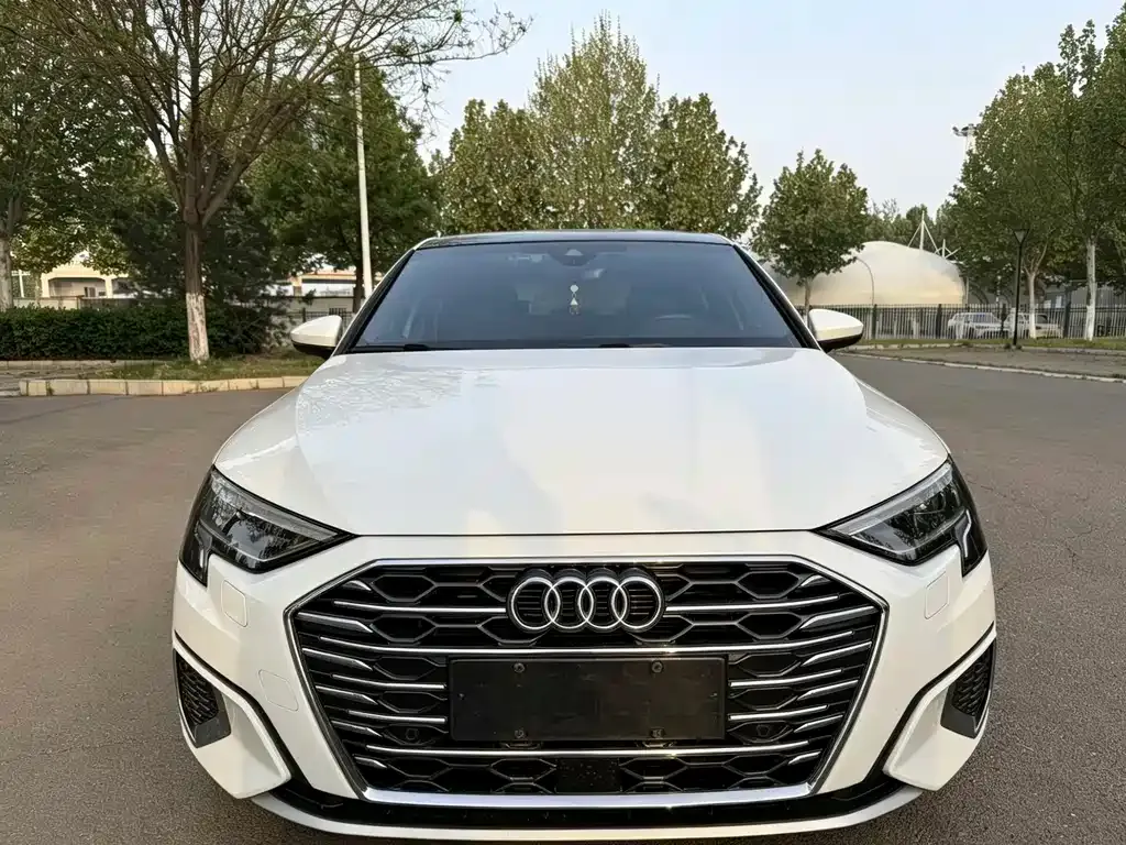 Audi A3 — фото 1