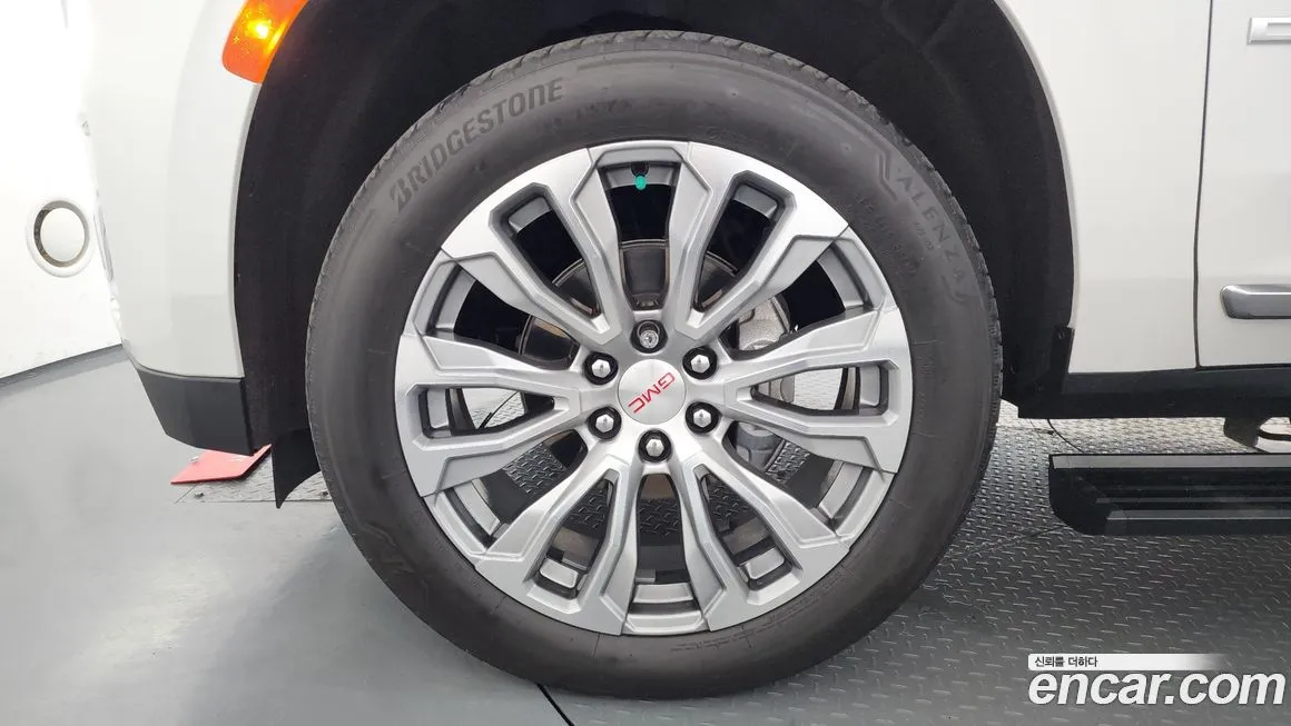 GMC Yukon — фото 10
