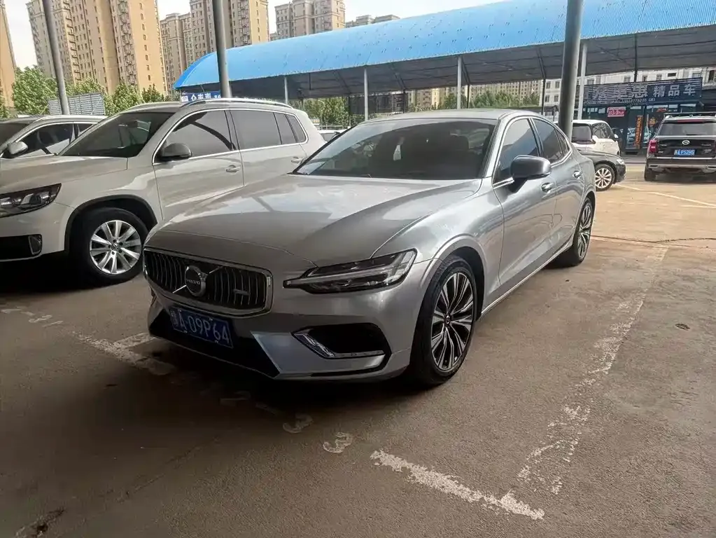 Volvo S60 — фото 10
