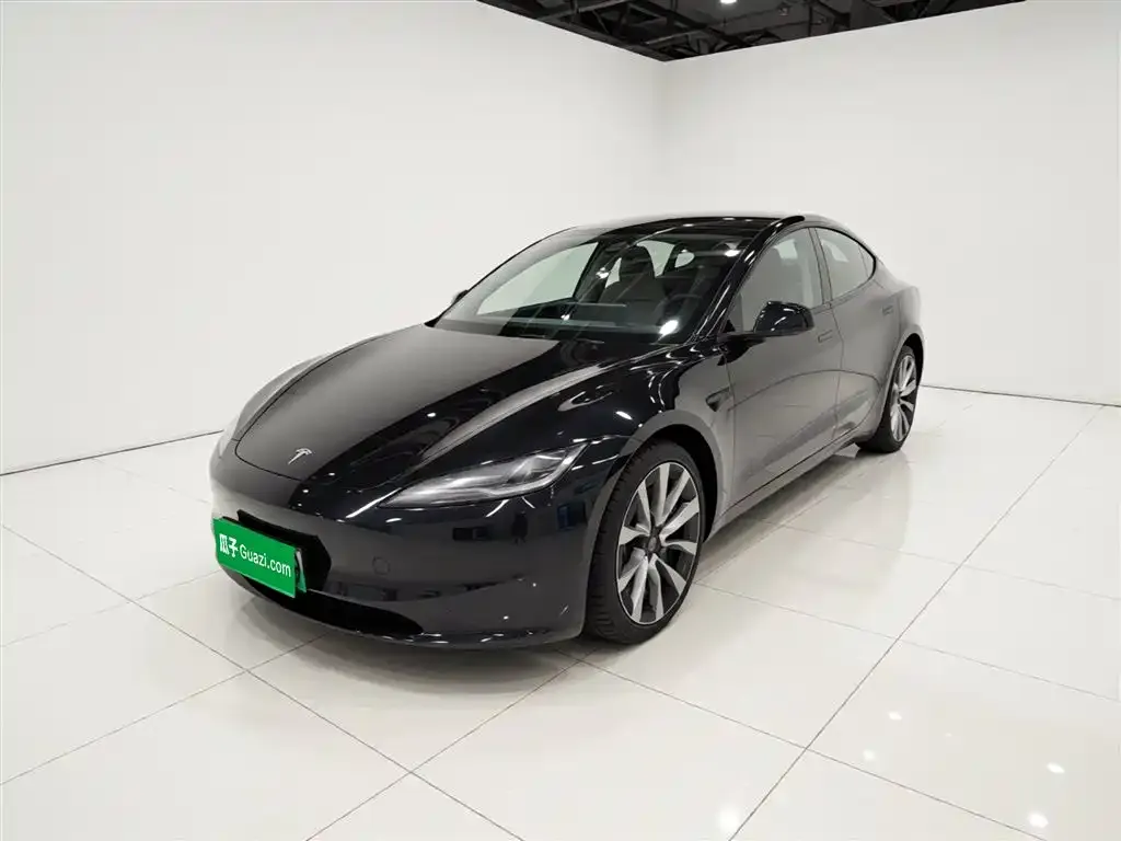 Tesla Model 3 — фото 1