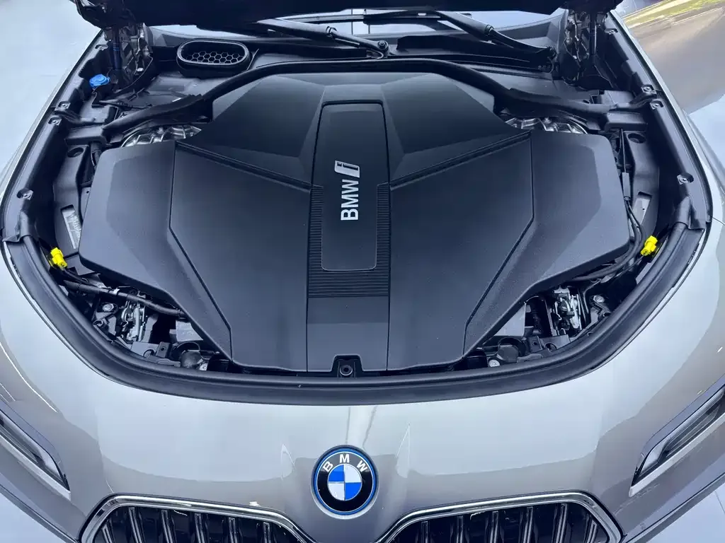 BMW i7 — фото 8