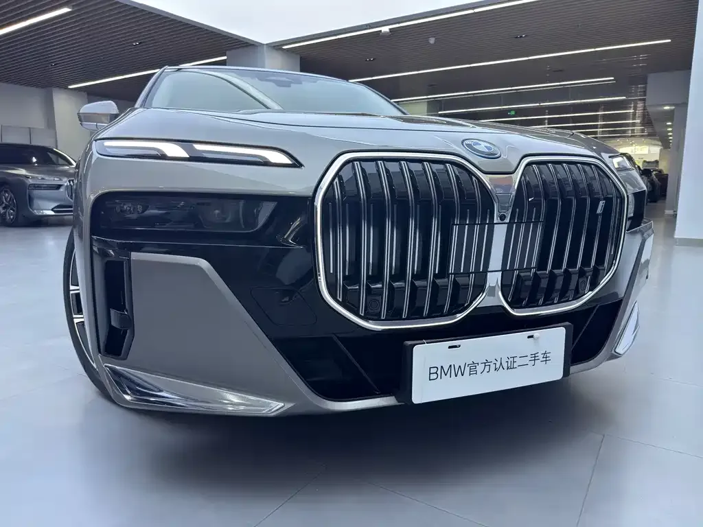 BMW i7 — фото 9