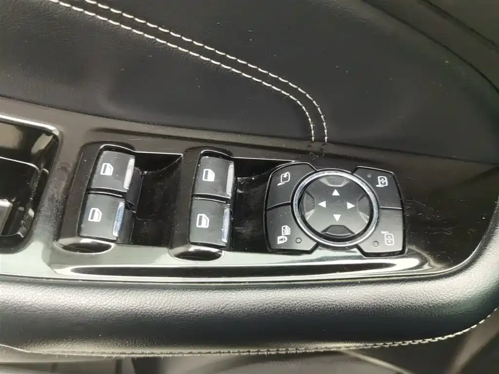 Ford Edge — фото 10