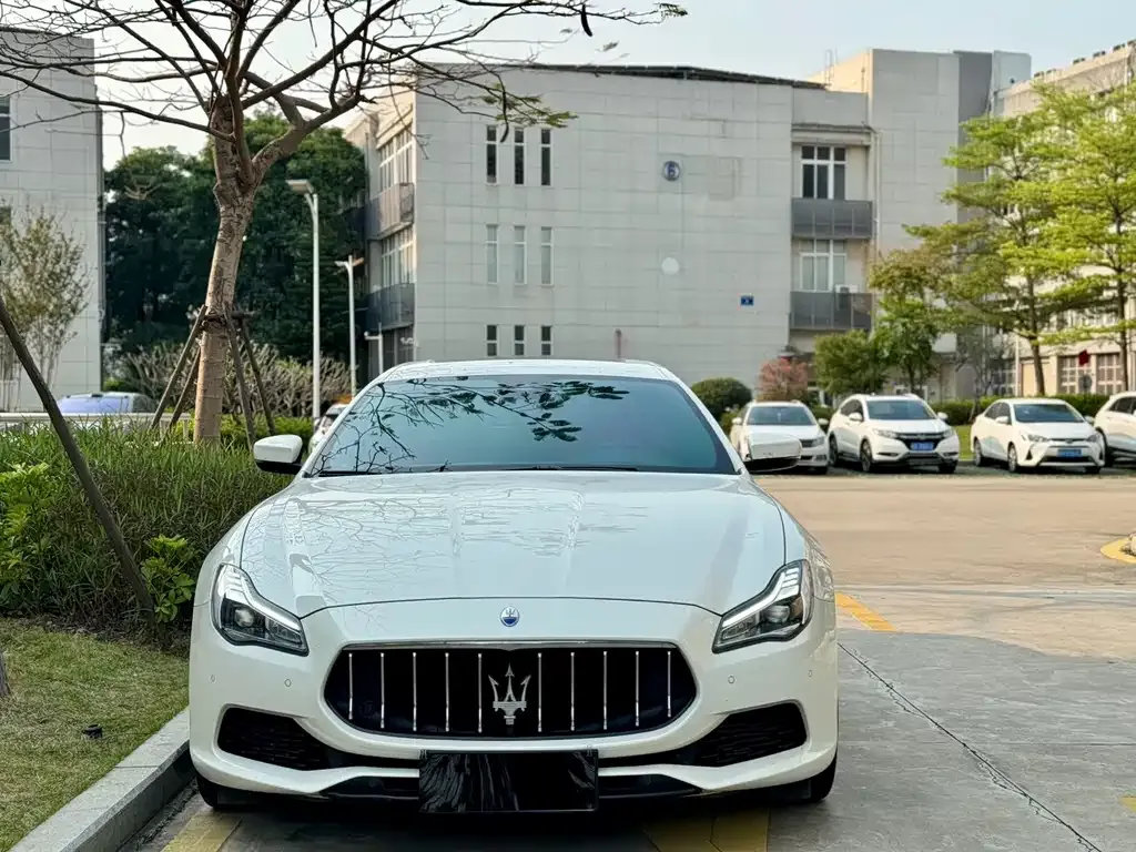 Maserati Quattroporte — фото 9