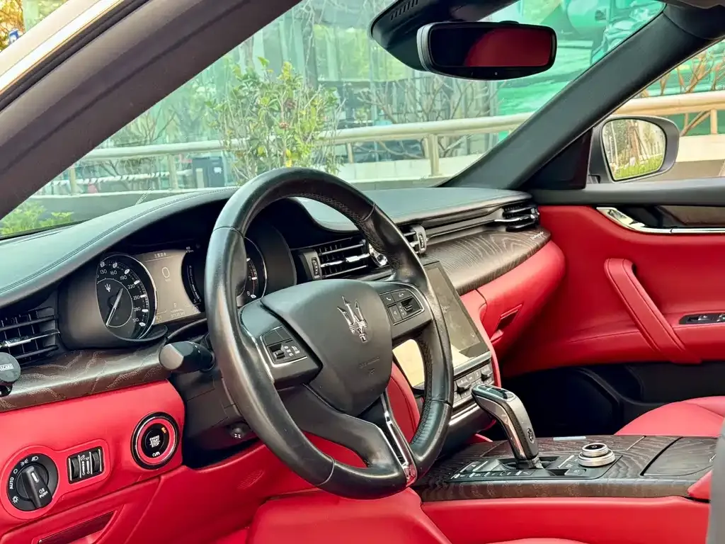 Maserati Quattroporte — фото 5