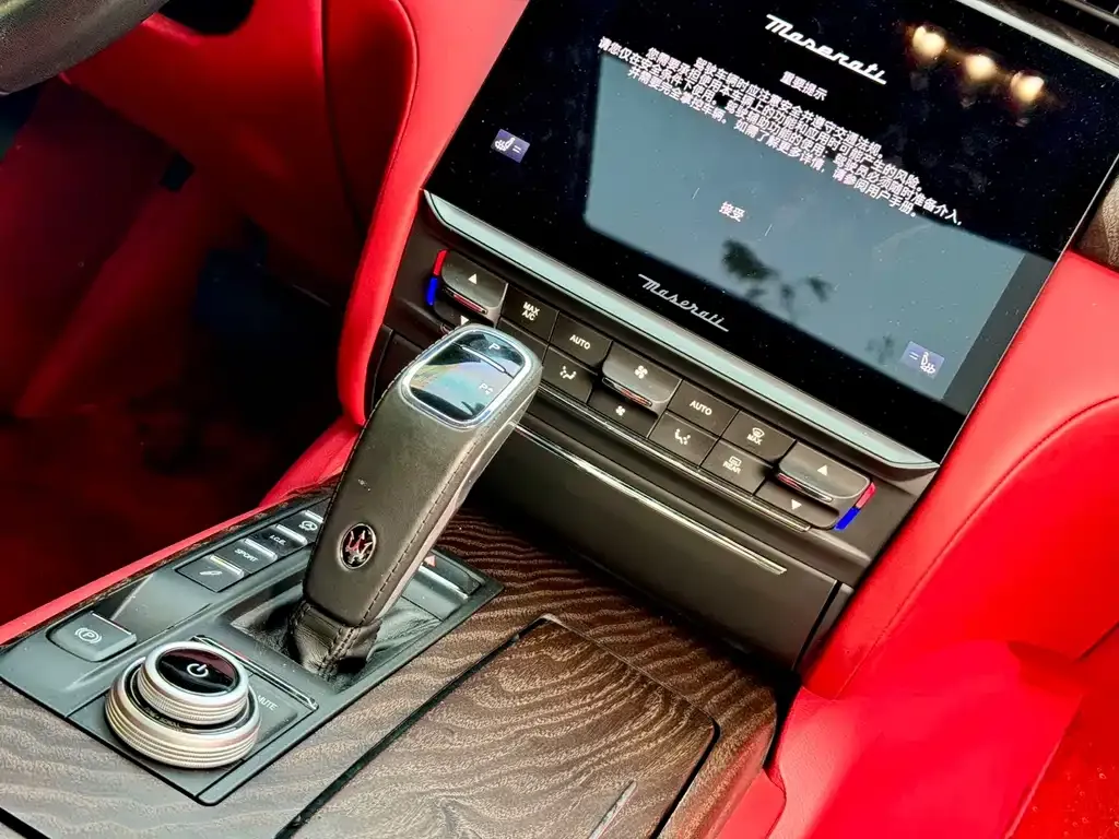 Maserati Quattroporte — фото 6