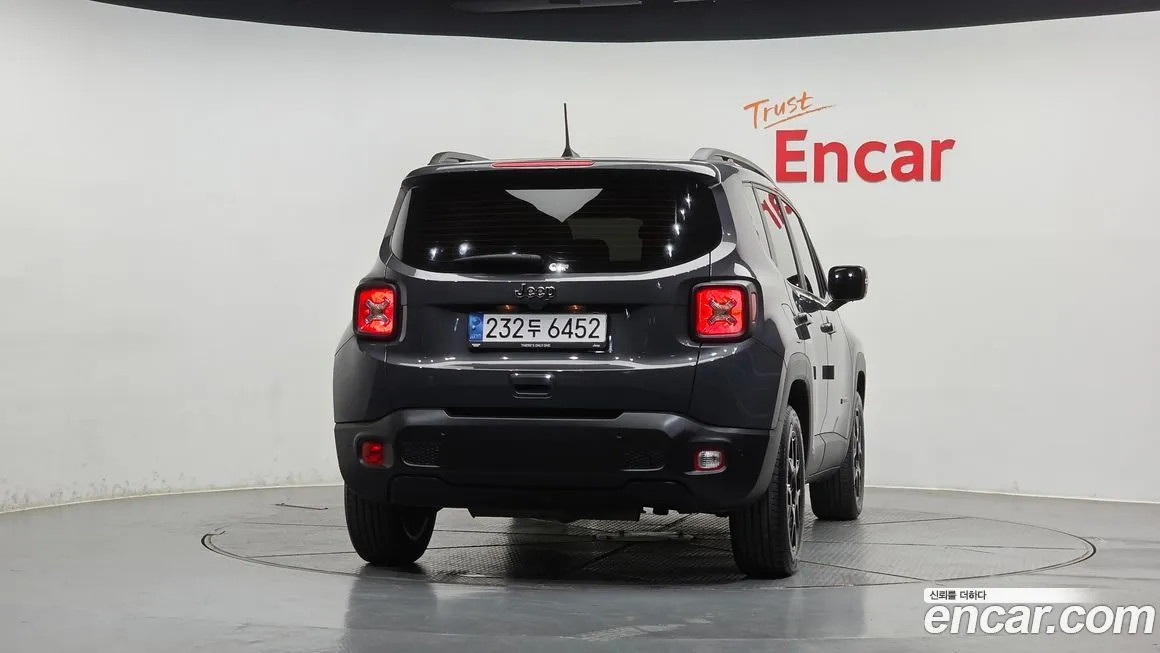 Jeep Renegade — фото 4